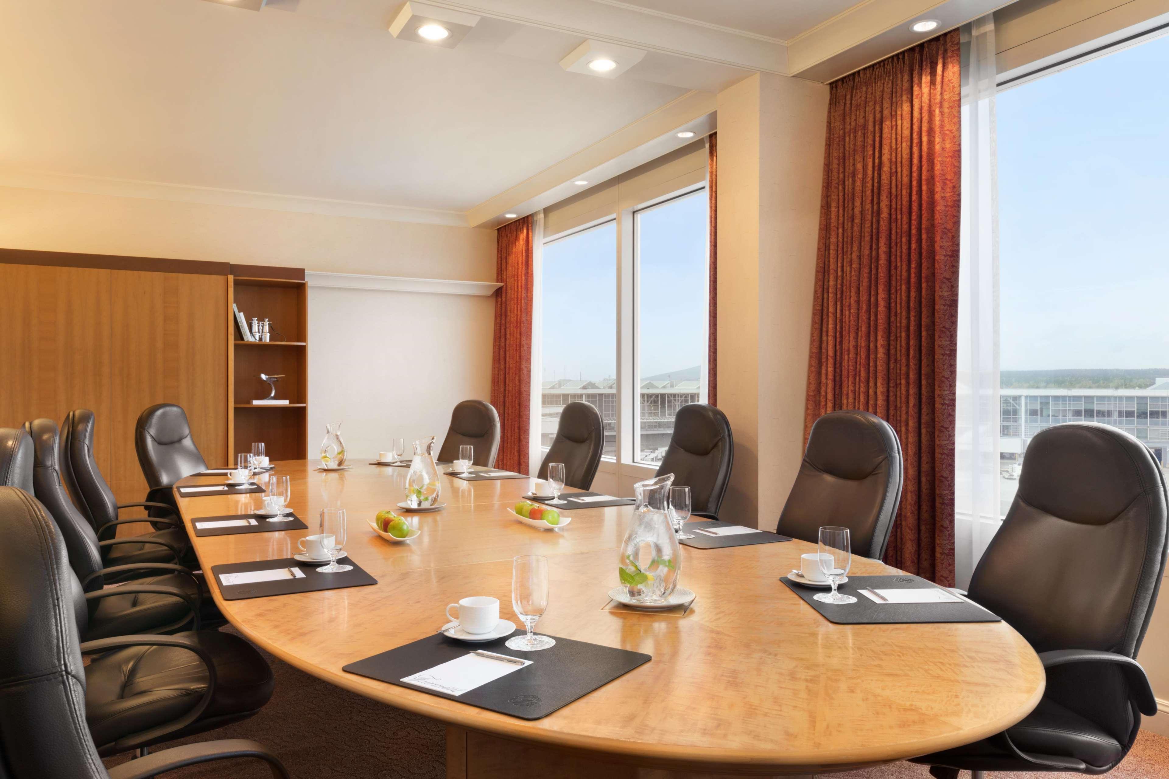 Fairmont Vancouver Airport In-Terminal Hotel Richmond Exterior foto Boardroom