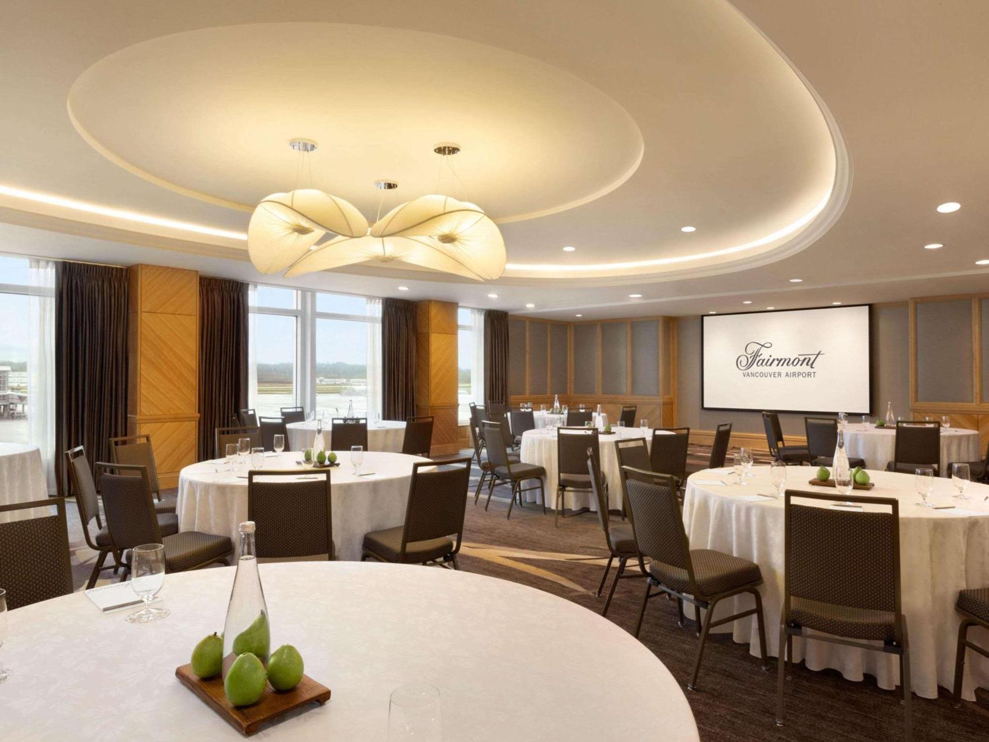 Fairmont Vancouver Airport In-Terminal Hotel Richmond Exterior foto The meeting room