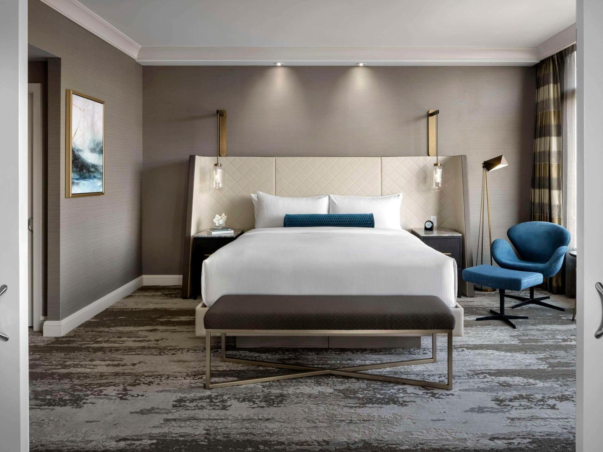 Fairmont Vancouver Airport In-Terminal Hotel Richmond Exterior foto A guest room at the hotel