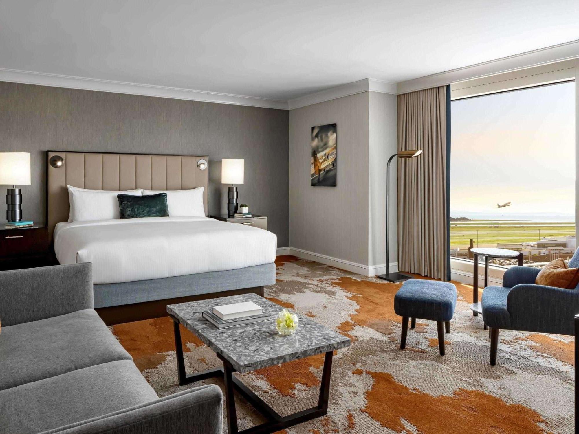 Fairmont Vancouver Airport In-Terminal Hotel Richmond Exterior foto A guest room at The Westin Ottawa